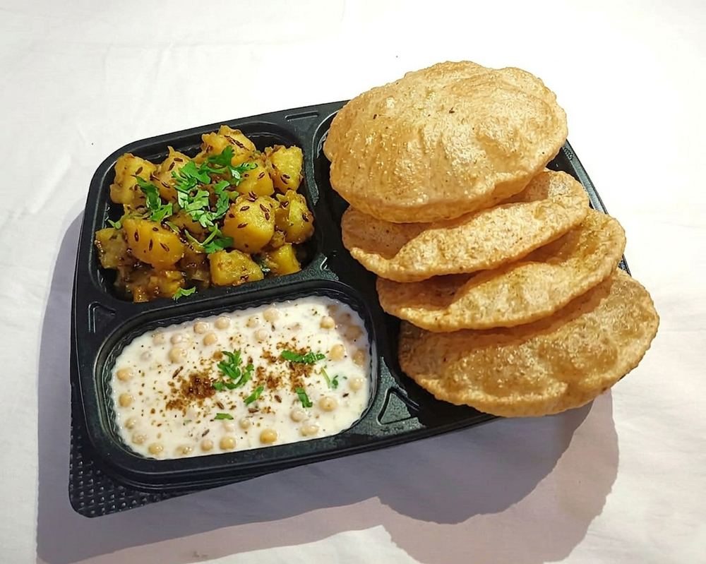 Dry Aloo Sabji Poori